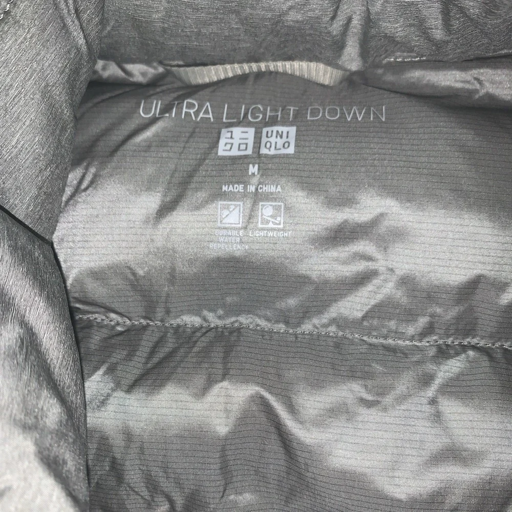Uniqlo Ultra Light Down Ladies Puffer Jacket – Light Gray – Size Medium Packable